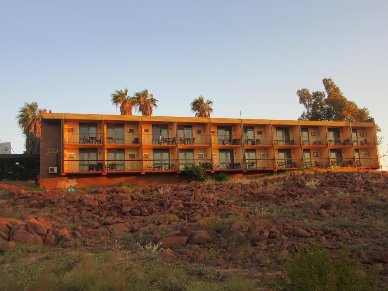 Dampier Mermaid Hotel Karratha Exterior photo